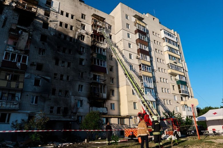 Дрон зі шрапнеллю атакував багатоповерхівку у Смілі