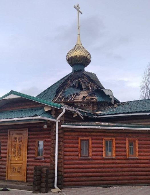 Вражеский снаряд попал в храм в Рубежном, ранены два священника, - Гайдай 01