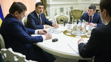 Гройсман требует от "Укртрансбезопасности" защитить дороги от перегруженных фур