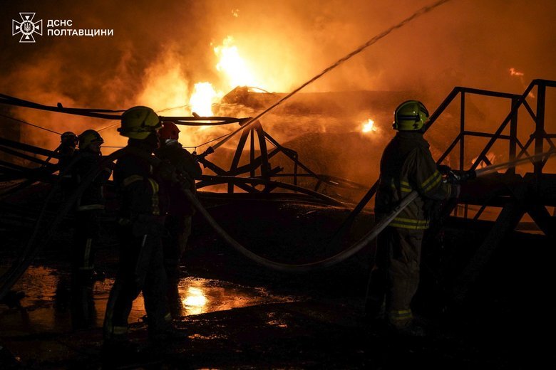 Россияне нанесли удар по промышленному объекту в Полтавской области: возникли пожары