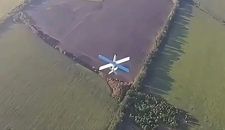 Уничтожение вражеского беспилотника Lancet скоростным FPV-дроном GRIM-8. ВИДЕО