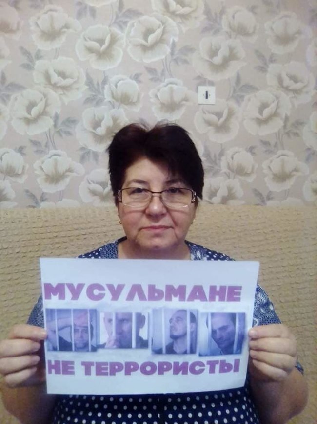 Мусульмани не терористи, - в окупованому Криму відбувається флешмоб на підтримку засуджених у справі Хізб ут-Тахрір кримських татар 23