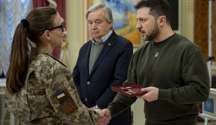 Зеленський вручив державні нагороди жінкам, які відзначилися в захисті суверенітету й територіальної цілісності України. ФОТО