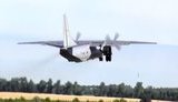 Будущие украинские пилоты отработали полеты на Ми-2 и АН-26 с использованием грунтовой взлетной полосы. ВИДЕО