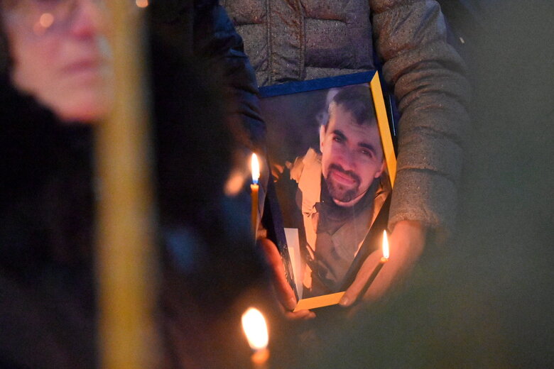 С нацгвардейцем и писателем Максимом Петренко, отдавшим жизнь за Украину, попрощались в Киеве 07