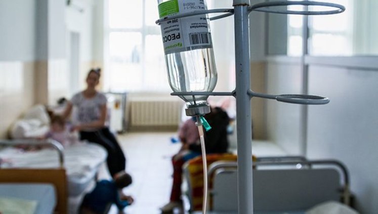 Служба здоров’я не змогла знайти 7 тисяч зареєстрованих лікарів, виплати медзакладам зменшать на 1 мільярд