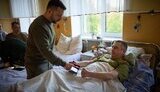 Володимир Зеленський 3 травня 2024 року відвідав поранених воїнів у Хмельницькому