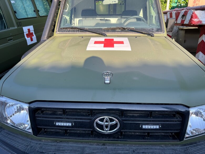 Нидерланды передали украинским пограничникам внедорожники Toyota Land Cruiser 70 для эвакуации раненых 01