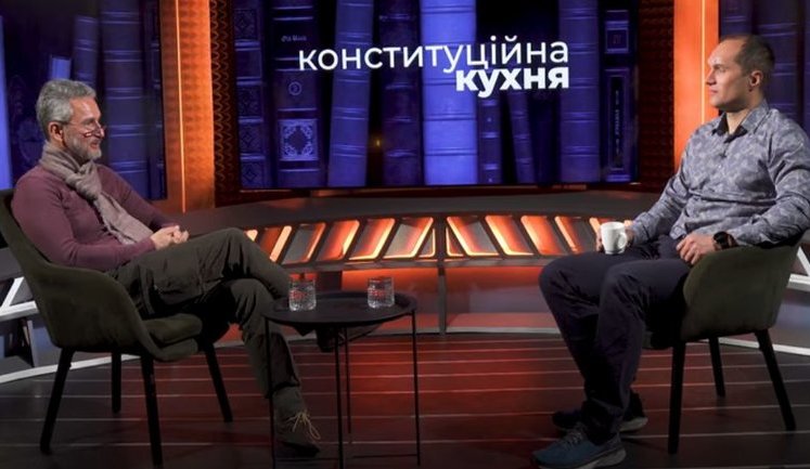 Юрій Бутусов та Геннадій Друзенко на конституційній кухні: "Все, що відбувається в Україні, це і є величезна революція. Люди не усвідомлюють, що ми всі тут учасники небувалих історичних змін"