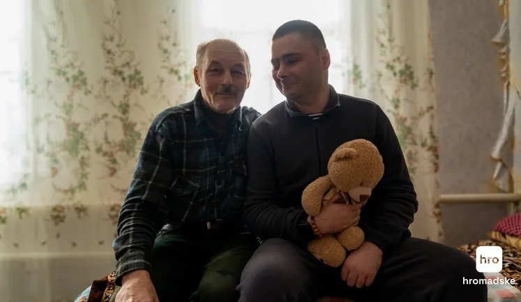 Воин Алексей Боркута потерял часть мозга после ранения: отец самостоятельно ухаживает за сыном. ФОТОРЕПОРТАЖ