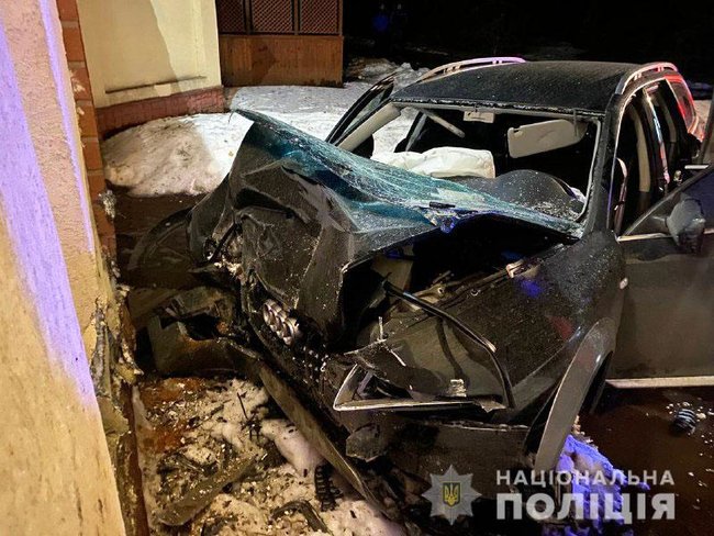 Пяний водій на Рівненщині врізався у бетонну огорожу: на місці загинули двоє його пасажирів 04