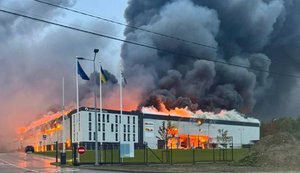 Індустріальний парк Sparrow горить після атаки РФ у Львові. ФОТО