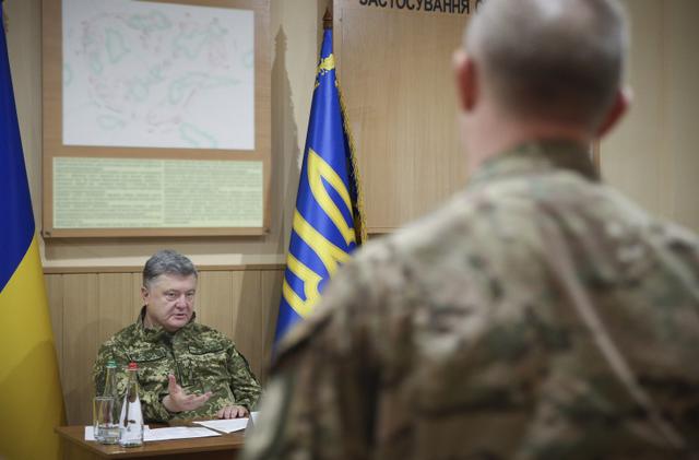 Порошенко відвідав 3-й окремий полк спеціального призначення в Кропивницькому 02