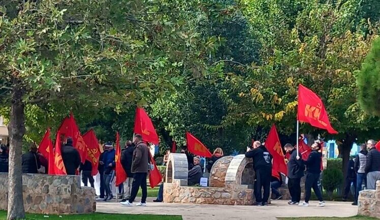 В Греции неизвестные с коммунистическими флагами напали на акцию украинцев к годовщине Голодомора. ВИДЕО