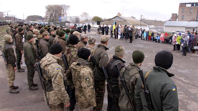 Воїнів-артилеристів, які повернулися із зони АТО, урочисто зустріли на Київщині 02