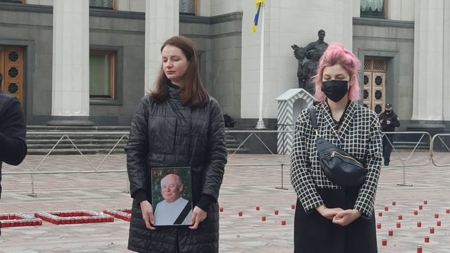 Активисты требовали под Радой отставки Степанова: Украина в Европе на первых местах по количеству COVID-смертей и на последних - по вакцинации 06