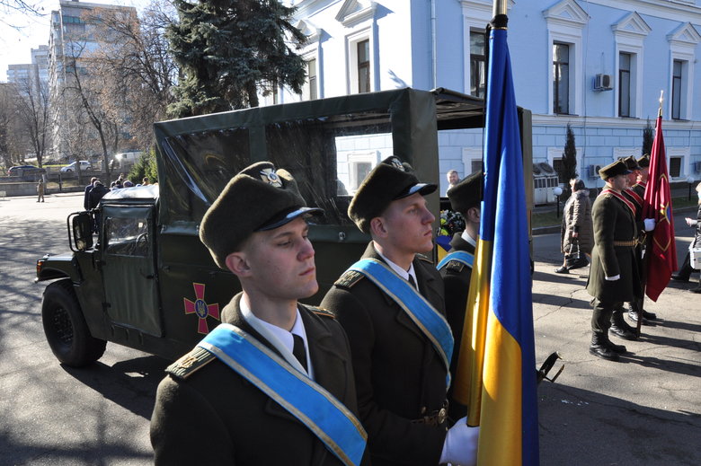 В Києві попрощалися із загиблим внаслідок російського обстрілу розвідником 30-ї ОМБр Антоном Сидоровим 51