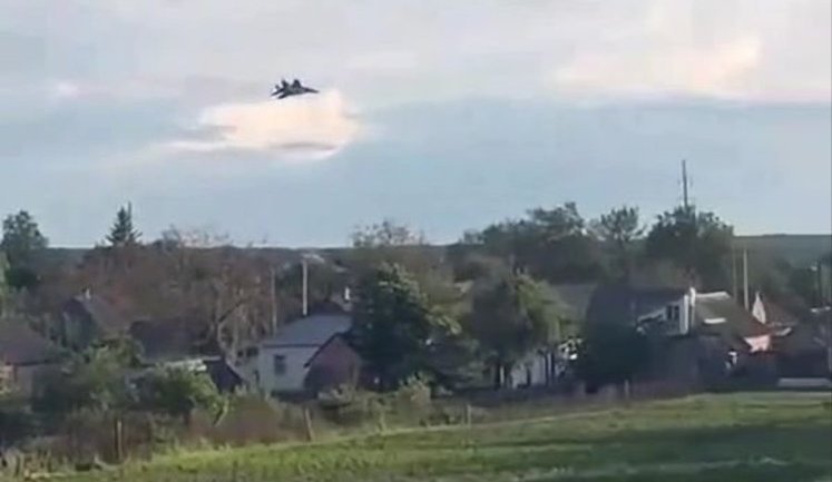 Ukrainian pilot greets fellow locals with aerobatic manoeuvre over village: "Oh-oh-oh-oh, God, holy crap, how did he not throw up up there!?". VIDEO