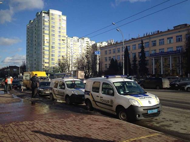 Неизвестный ограбил банк в Киеве, - полиция 01 Неизвестный ограбил банк в Киеве, - полиция 01