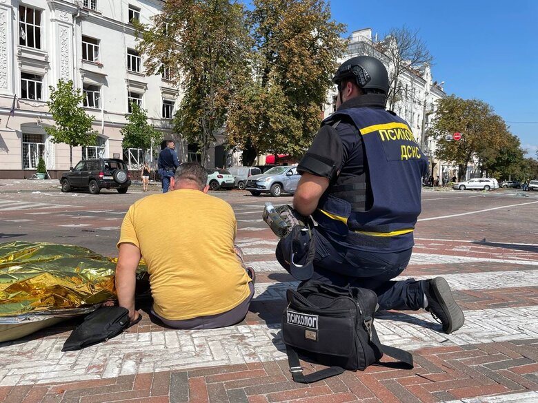 Ліквідація наслідків ракетного удару по Чернігову 01