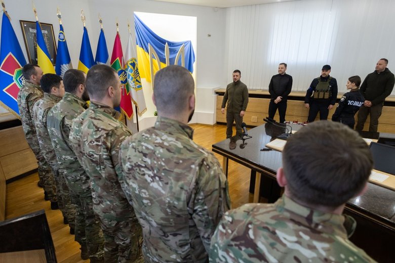 Вы - сильные защитники Украины, - Зеленский наградил бойцов КОРДа 01