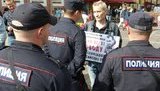 Активиста задержали в Санкт-Петербурге до того, как он начал пикет в поддержку Украины. ВИДЕО+ФОТОрепортаж