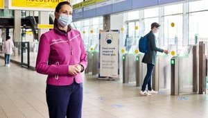 Аэропорт Амстердама сделал маски необязательными для пассажиров