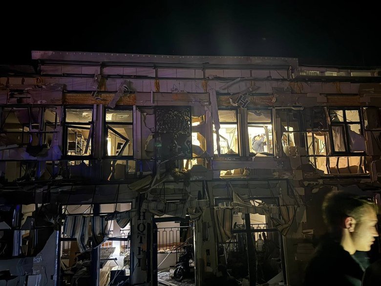 Масований удар по Одесі: влучання у будинки