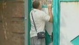 Участковый и чиновник исполнительной службы выбросили семью из шести человек на улицу: "Деда стащили с кровати, а мать - сбросили на пол". + ВИДЕО.