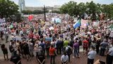 "Путіна у відставку", "Ми тут влада": У Хабаровську на багатотисячному мітингу вимагали відставки президента РФ. ВІДЕО+ФОТОрепортаж