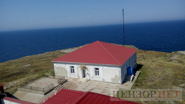 Стародавній маяк, гори мідій і найчистіше в Україні море: життя острова Зміїного 10 Стародавній маяк, гори мідій і найчистіше в Україні море: життя острова Зміїного 10