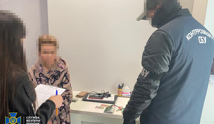В Киеве разоблачена сотрудница консульства, которая незаконно выдавала украинские визы жителям Южной Азии для выезда в ЕС, - СБУ. ФОТОрепортаж