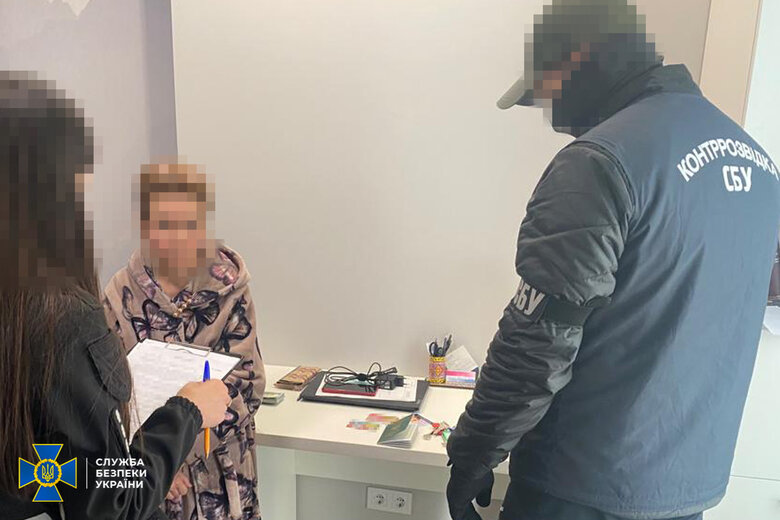 У Києві викрито співробітницю консульства, яка незаконно видавала українські візи мешканцям Південної Азії для виїзду в ЄС, - СБУ 02