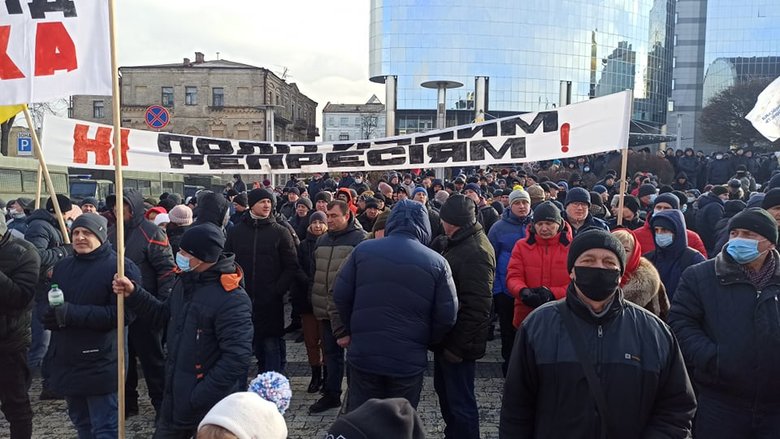 Печерський суд обирає запобіжний захід Порошенку 30