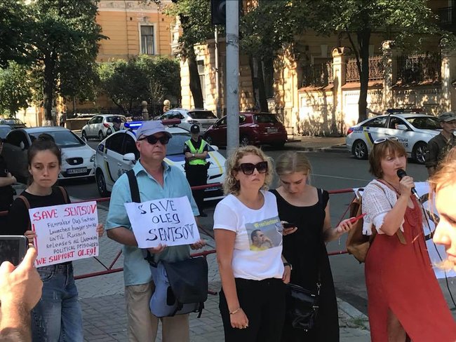 Активісти закликають українців завзятіше долучатися до процесу звільнення політвязнів Кремля 01