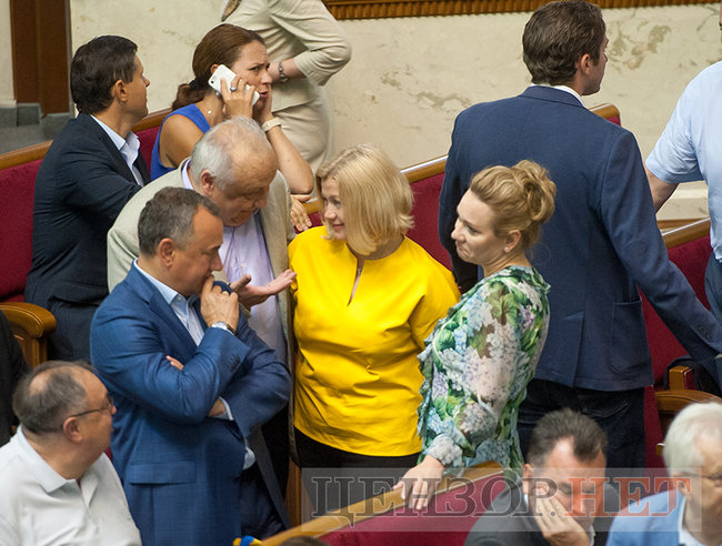 Эмоциональное совещание БПП, объятия Биловола и Безбаха и спор Таруты о богатых и бедных странах, - рабочий день в Раде 12 июля 01