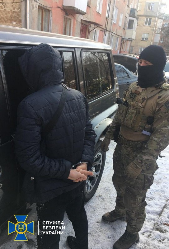 В Ривном предотвращено заказное убийство активиста, выступавшего против нелегальной добычи янтаря, - СБУ 03
