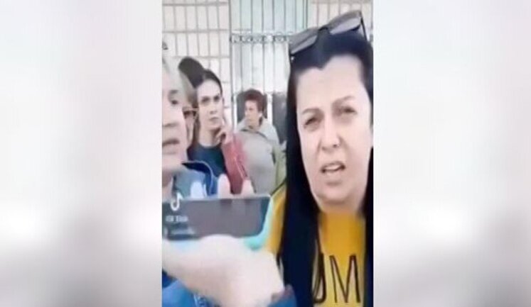 Дружини луганських "мобіків" влаштували акцію протесту і вимагають зустрічі з ватажком "ЛНР" Пасічником: "Они брошены! Командование не знает, что они там находятся!". ВIДЕО