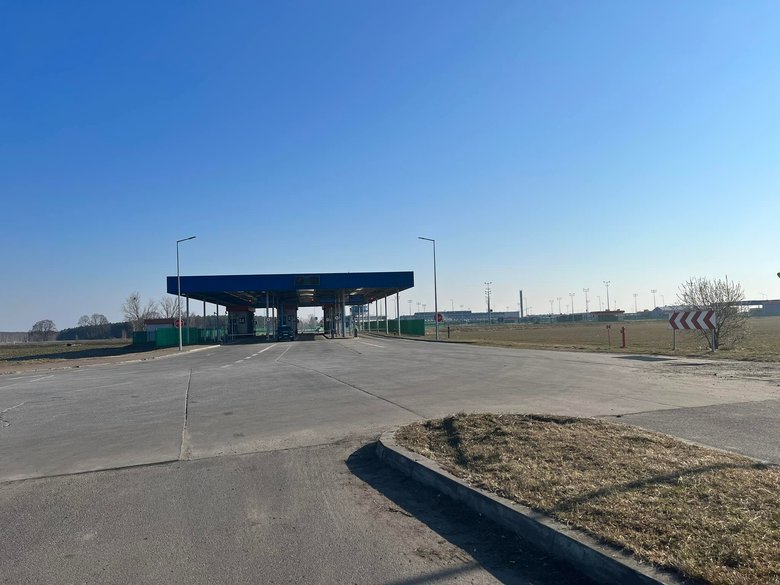 Проїхало 0.0: Українці продовжують блокувати рух білоруських та російських фур на польському кордоні 01