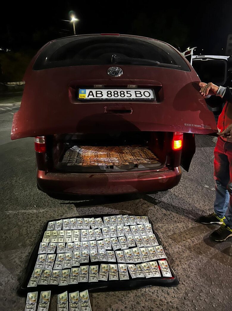 СБУ перекрила канал, яким до Молдови переправляли чоловіків призовного віку 04