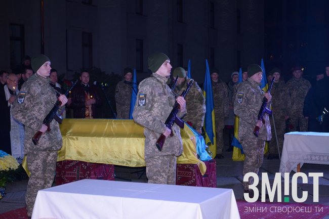 С погибшим на Донбассе воином Максимом Хитайловым попрощались в Полтаве 05