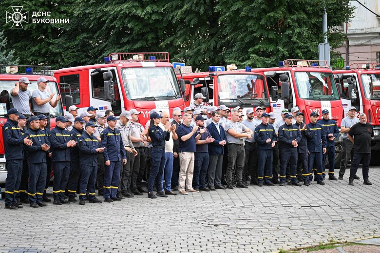 ДСНС отримала від Латвії пожежні автомобілі