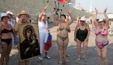 "Туристи пішли скупі. Забирають з номерів усе, навіть картини!" - кримчани скаржаться на відпочивальників із РФ. ФОТО
