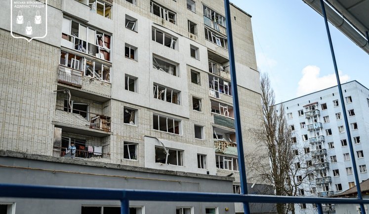 Атака на Суми: пошкоджено будинки та авто внаслідок влучань. 18 постраждалих, серед них двоє 1,5-місячних немовлят (оновлено)