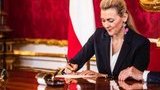 Министр труда Австрии Ашбахер подала в отставку из-за обвинений в плагиате