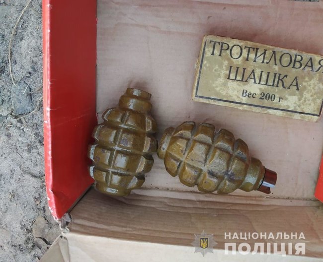 У жителя Житомирщини під час обшуку вилучили арсенал боєприпасів, - Нацполіція 02 У жителя Житомирщини під час обшуку вилучили арсенал боєприпасів, - Нацполіція 02