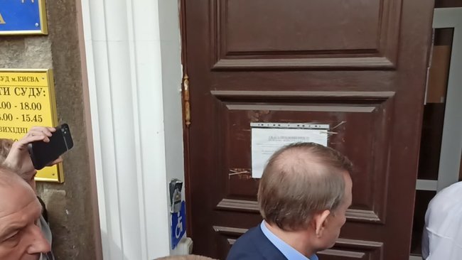 Медведчук прибув до Печерського райсуду Києва на розгляд клопотання про обрання йому запобіжного заходу 10