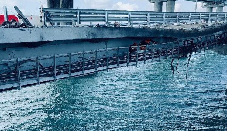 Понад 1000 вантажівок стоїть у заторі перед Керченською переправою на Кубані