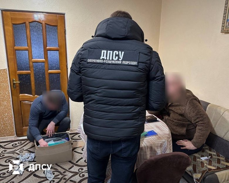 Чиновник организовал схему поддельных медицинских документов для выезда мужчин за границу