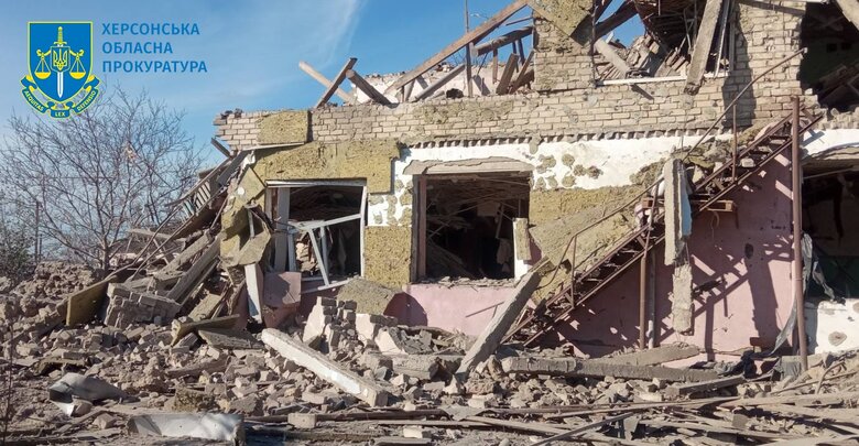 Russian army conducts air strike on cafe in Kherson region: local resident killed 01